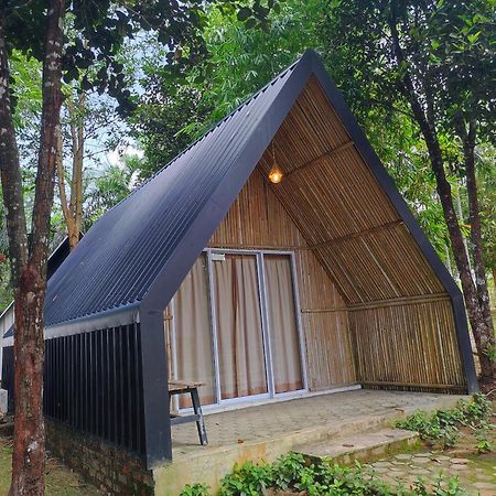 "D'Bamboo Kamp" Desa Wisata Ekang Lagoi Eksteriør billede