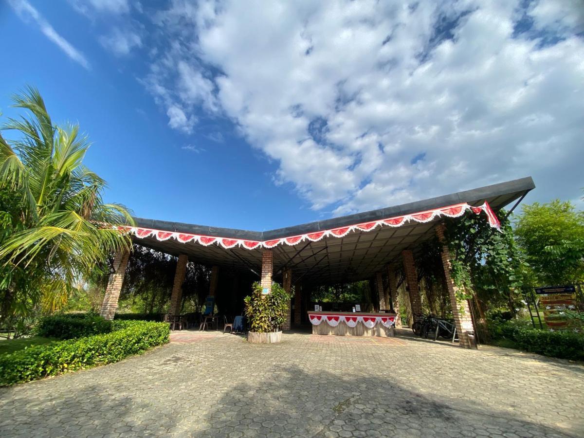 "D'Bamboo Kamp" Desa Wisata Ekang Lagoi Eksteriør billede