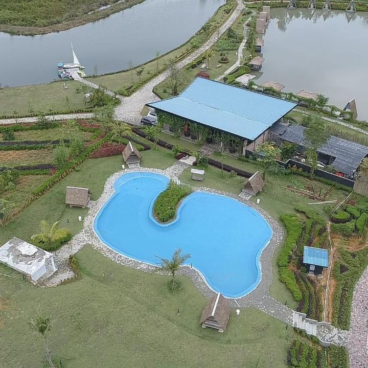 "D'Bamboo Kamp" Desa Wisata Ekang Lagoi Eksteriør billede