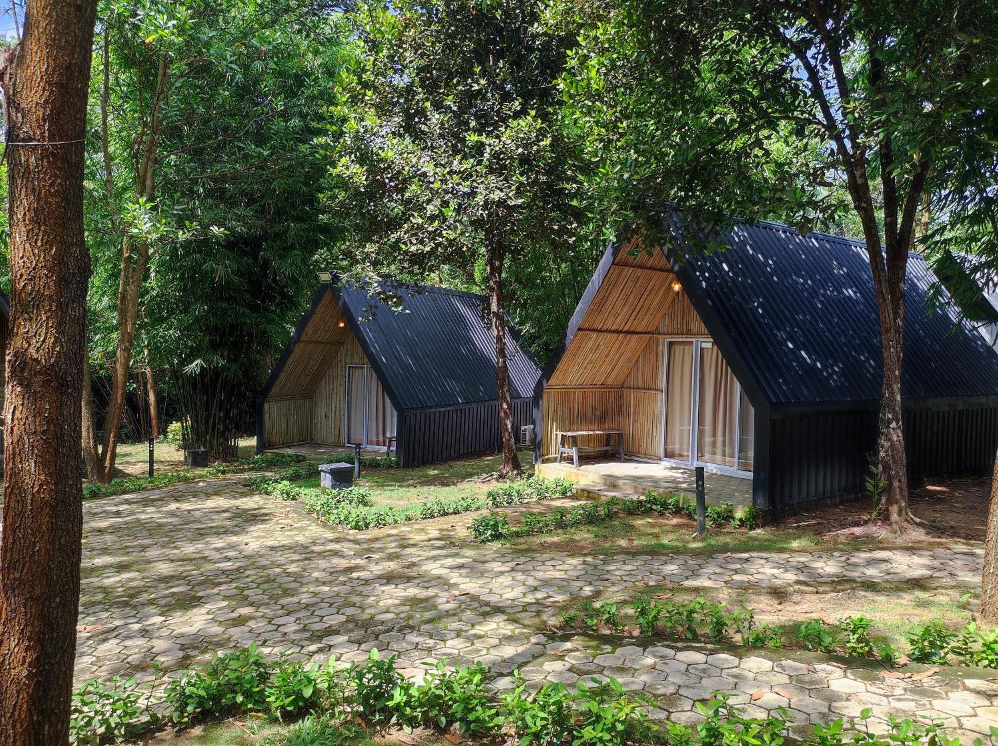 "D'Bamboo Kamp" Desa Wisata Ekang Lagoi Eksteriør billede