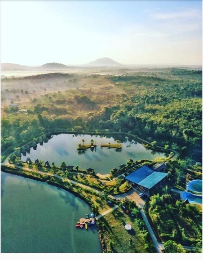 "D'Bamboo Kamp" Desa Wisata Ekang Lagoi Eksteriør billede