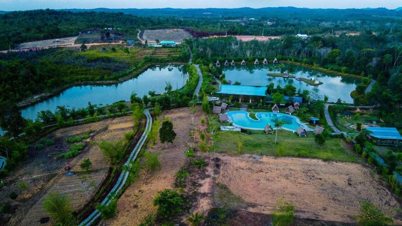 "D'Bamboo Kamp" Desa Wisata Ekang Lagoi Eksteriør billede